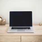 Computadora portátil como imagen ilustrativa del aprendizaje en línea